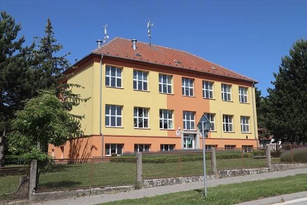 Soubor:Overview of ZŠ a MŠ Studenec in Studenec, Třebíč District.jpg – Wikipedie