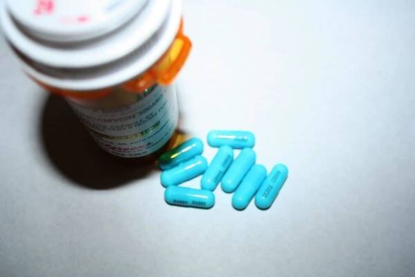 Tretinoin vs Clindamycin: Rozdíl a srovnání
