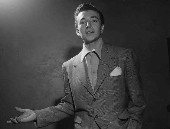Vic Damone, popular 1950s crooner and nightclub star, dies at 89