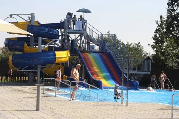 Koupaliště bez tobogánu zlevnilo vstupné