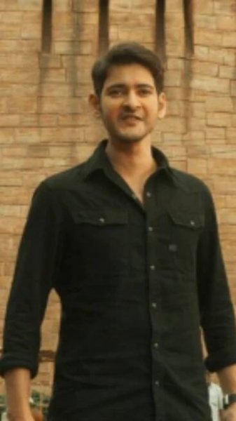 Mahesh Babu slays in black