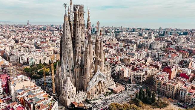 Aerial view of Sagrada Familia Cathedral in Barcelona, Catalonia, Spain, Aerial view of Barcelona Eixample residential area and Sagrada Familia Basilica, most famous travel destinations in europe stock fotka