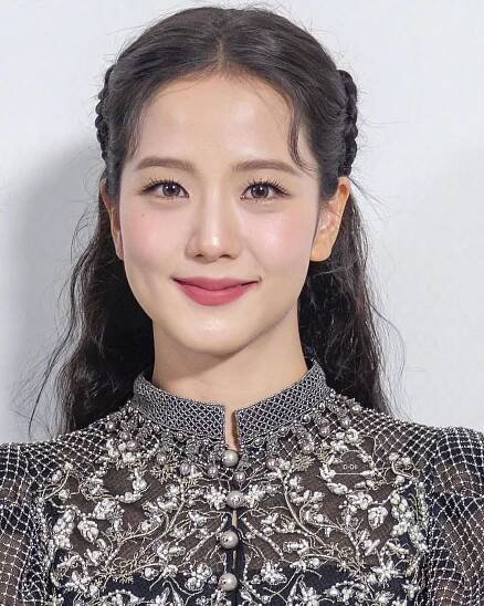 Kim Ji-soo – Hair, Smile, Cheek, Skin, Lip, Eyebrow, Shou…
