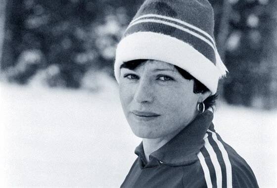 MAMINKA. Československá reprezentantka v běhu na lyžích Gabriela Svobodová při přípravě na ZOH 1984 v Sarajevu. (7. prosince 1983)