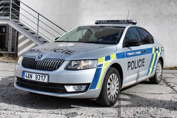 Historie policejních vozů u nás. Řadu Škodovek narušila jen sovětská auta