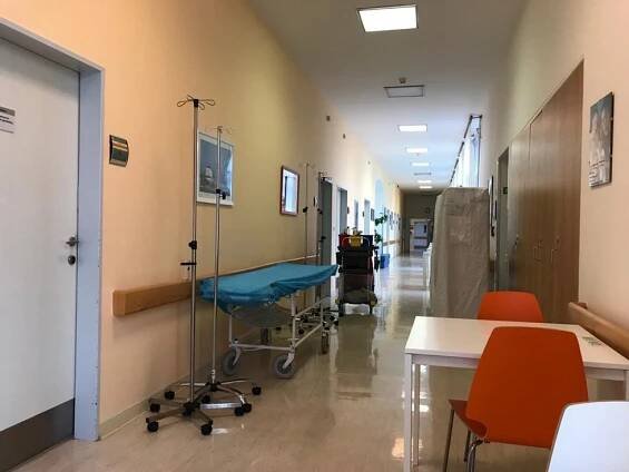 Rekonstrukce porodního centra U Apolináře vyšla na desítky milionů: Rodičkám budou více k dispozici asistentky