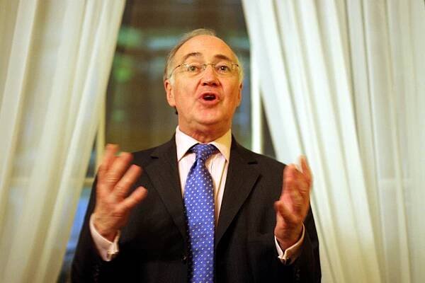 Soubor:Michael Howard 1099.jpg – Wikipedie