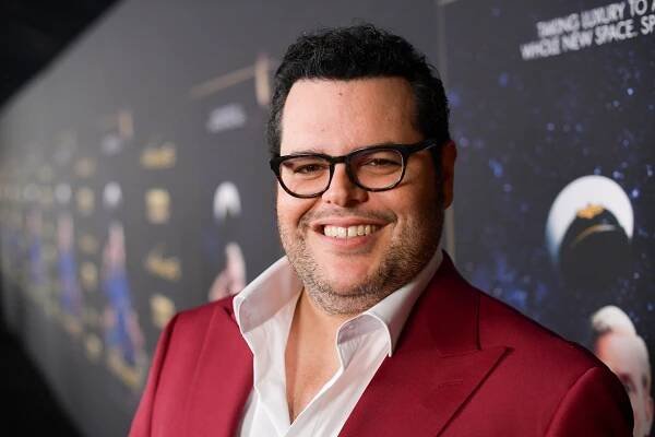 Frozen's Josh Gad Is Reading Books to Kids on Twitter Amid Coronavirus Outbreak