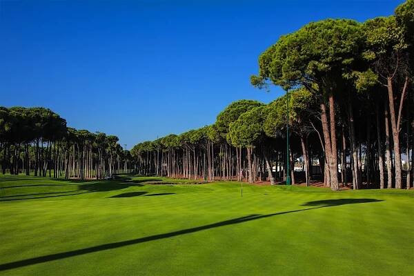 Carya Golf Club v Evropě 1. 18jamkové osvětlené golfové hřiště