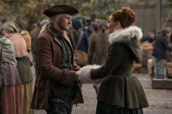Cizinka - Trnitá cesta - Z filmu - Steven Cree, Sophie Skelton