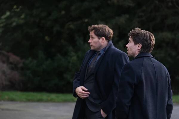Showtrial - The Smaller Picture - Z filmu - Tom Padley, Joe Dempsie