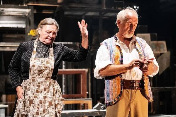 Peter Jaroš, Matěj T. Růžička, Simona Petrů: Tisícročná včela