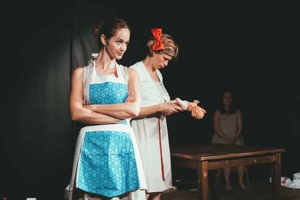Charlotte Keatley / MÁMA ŘÍKALA, ŽE BYCH NEMĚLA - Činoherní klub