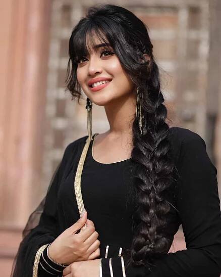 Shivangi Joshi Pic in Suit