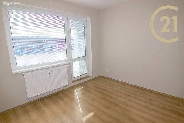 Pronájem bytu 2+1 s balkónem, 55 m2, Boží Dar – Milovice - foto 1