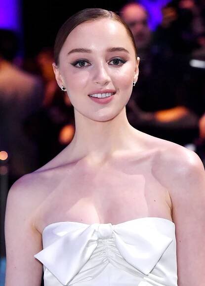 Phoebe Dynevor: 5 Things to Know About the 'Bridgerton' Star