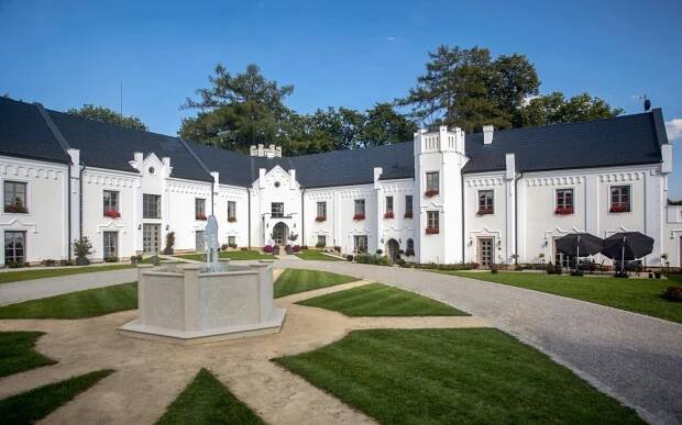 Vysočina poblíž Havlíčkova Brodu: Jedinečný pobyt na historickém Zámku Kvasetice se snídaněmi + láhev Prosecca