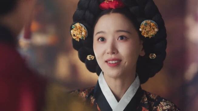 Bon Appetit Your Majesty Episode 4 Review: A Feast of Secrets, Betrayals, and a Stolen Kiss 5