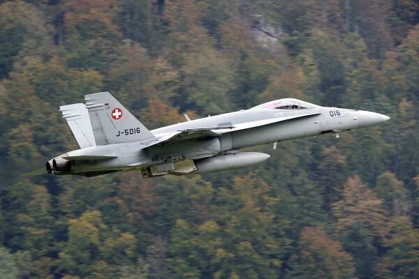 McDonnell Douglas F/A-18 Hornet – Wikipédia