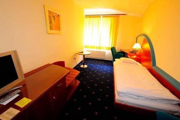 Postel nebo postele na pokoji v ubytování Hotel Eroplán