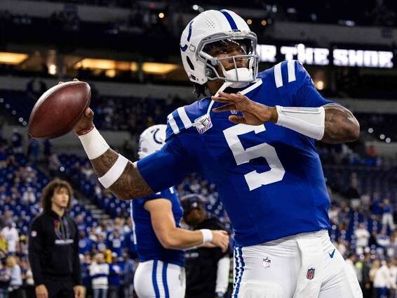 INDIANAPOLIS, INDIANA - SEPTEMBER 29: Anthony Richardson #5 of the Indianapolis Colts warms up before the game against the Pittsburgh Steelers at Lucas Oil Stadium on September 29, 2024 in Indianapolis, Indiana. The Colts beat the Steelers 27-24. (Photo by Lauren Leigh Bacho/Getty Images)