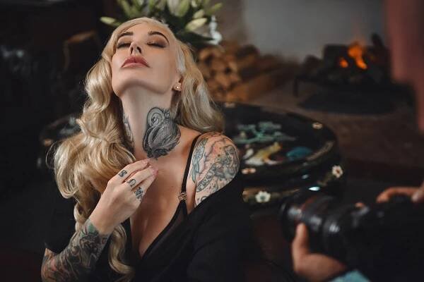 FOTO: Sabina Kelley je jako obrázek. – stránka 5