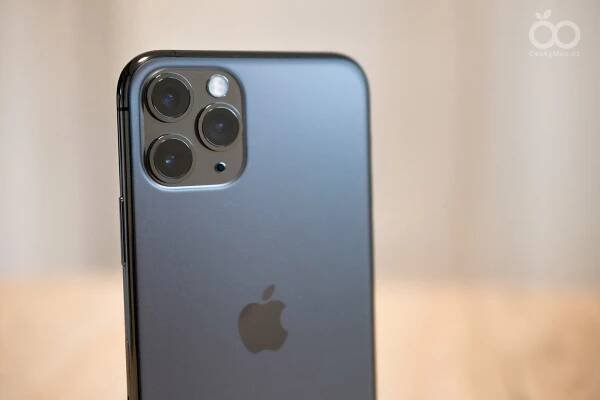 Srovnání fotoaparátu v iPhonu 11 Pro s profi zrcadlovkou odhalilo, jak si jsou oba přístroje blízko