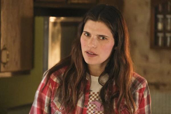 Lake Bell Built ‘Bless This Mess’ Into a Distinct Sitcom with Indie Spirit — Awards Spotlight