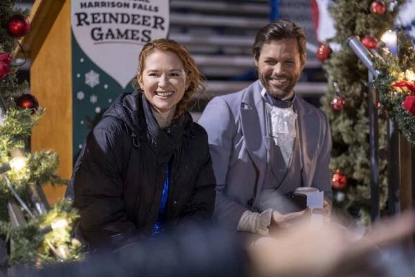 Sarah Drew and Justin Bruening Reunite for a Steamy Christmas Movie: 'There's a Lot of Kissing!'