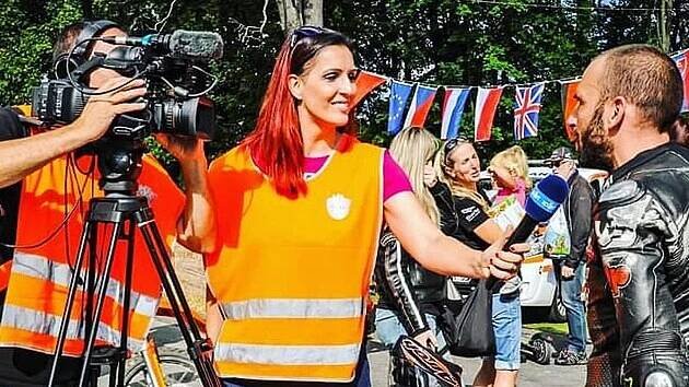 Veronika Hankocyová Při práci motoristické reportérky.