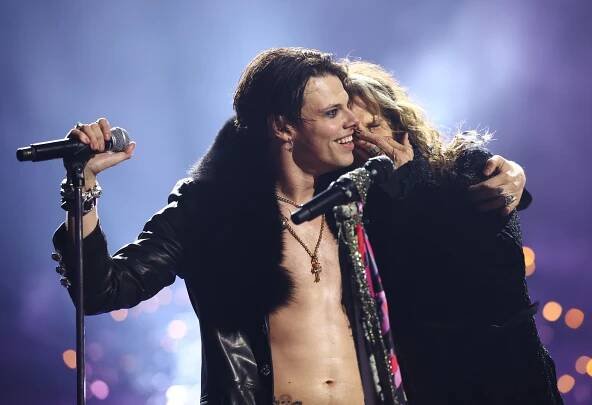 ELMONT, NEW YORK - SEPTEMBER 07: Yungblud and Steven Tyler perform during a tribute to Ozzy Osbourne at the 2025 MTV Video Music Awards at UBS Arena on September 07, 2025 in Elmont, New York. (Photo by Arturo Holmes/Getty Images for MTV)