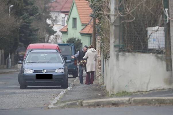 Nemocná Hlaváčová tři roky neopouští dům! Vše za ni obstarává dcera Bára