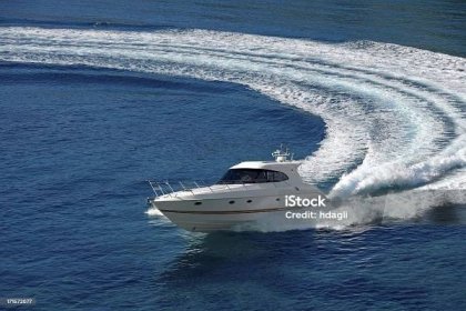 Motorový člun - Bez autorských poplatků Motorový člun Stock fotka