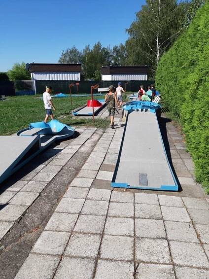 Minigolf v kempu - Oficiální stránky obce Milovice u Hořic