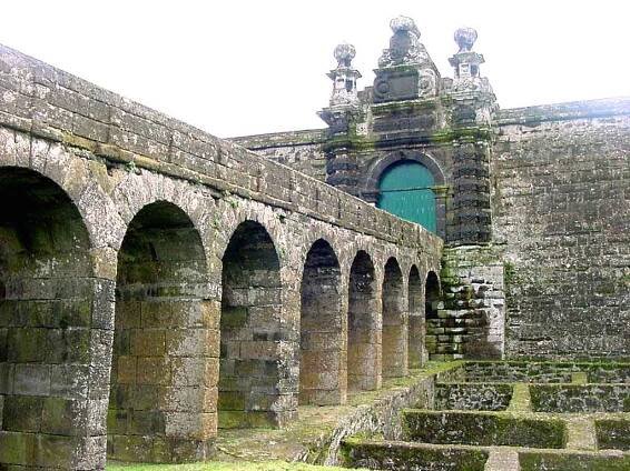 Soubor:Fortaleza de São João Baptista, Monte Brasil, ilha Terceira, Açores, Porta de Armas.jpg