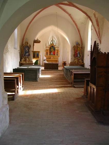 Hřbitov a kostel sv. Máří Magdalény ve Velharticích – Lóže u Zeleného Slunce
