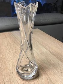 Masivní ručně broušené křišťálové sklo - váza