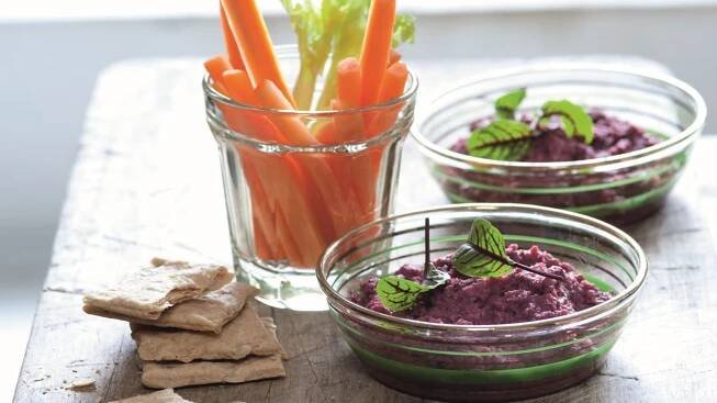 Rychlá luštěninová pomazánka s tahini – základní recept plus variace s azuki a červenou řepou
