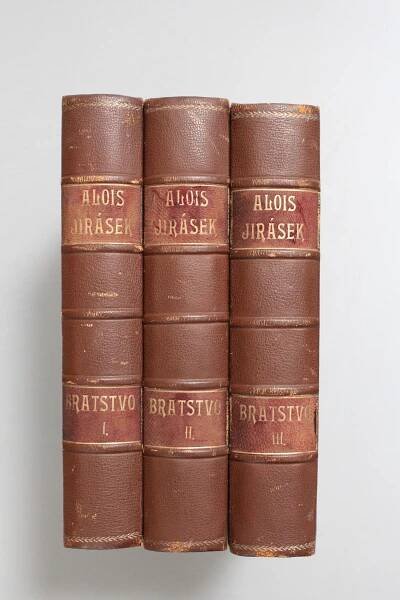 Bratrstvo. Tři rhapsodie 3 svazky (historický román, Bitva u Lučence, Mária, Žebráci; ilustrace Adolf Kašpar; polokožená vazba - vazba kůže)