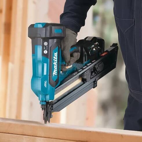 Makita DBN900ZK aku hřebíkovačka 50-90mm D34° | AzVercajk.cz