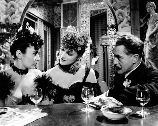 FOTO: Hana Vítová, Adina Mandlová a Eduard Kohout ve filmu Noční motýl.