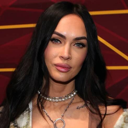 Megan Fox's Orange and Gold Manicure Low-Key Reminds Us of Crackle Nail Polish — See Photo