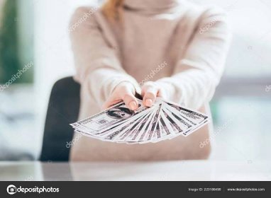 Detailní Částečný Pohled Ženy Držící Dolarové Bankovky