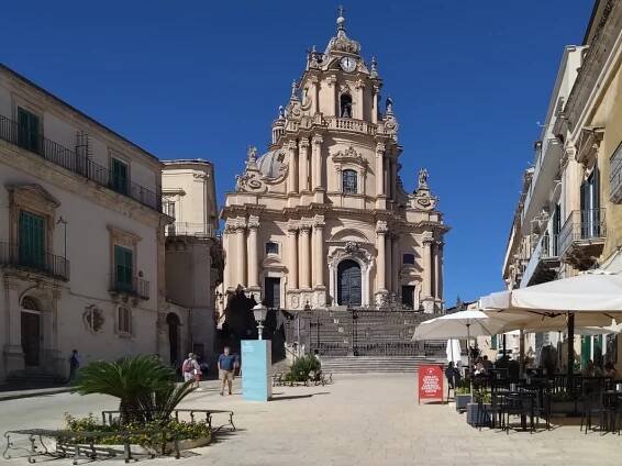Ragusa, Duomo di San Giorgio z náměstí