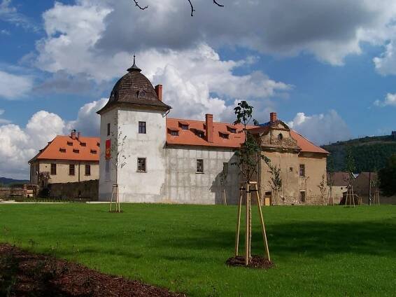 Králův Dvůr pokračuje v rekonstrukci zámku, vybuduje v něm obřadní síň