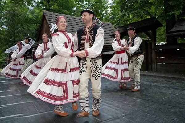 Folklorní sdružení Jánošík Brno - Nedělní odpoledne na Komorním amfiteátru v muzeu