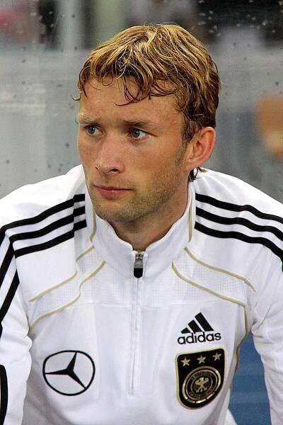 Soubor:Simon Rolfes, Germany national football team (03).jpg – Wikipedie