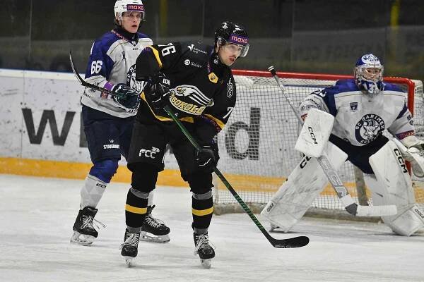 HC Baník Sokolov – SC Marimex Kolín 2:1 (0:1, 1:0, 1:0).