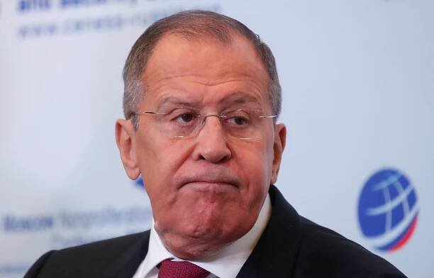 Všichni dobře vědí, že to je naše zem, řekl o Arktidě Lavrov. Varoval Západ před tamními ambicemi