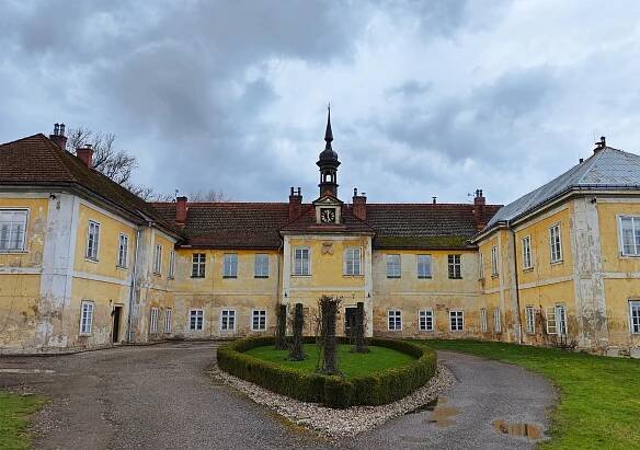 Tajemné zámky Českého ráje: Hrubá Skála, Dětenice a Jičín | Cesty Sem Tam
